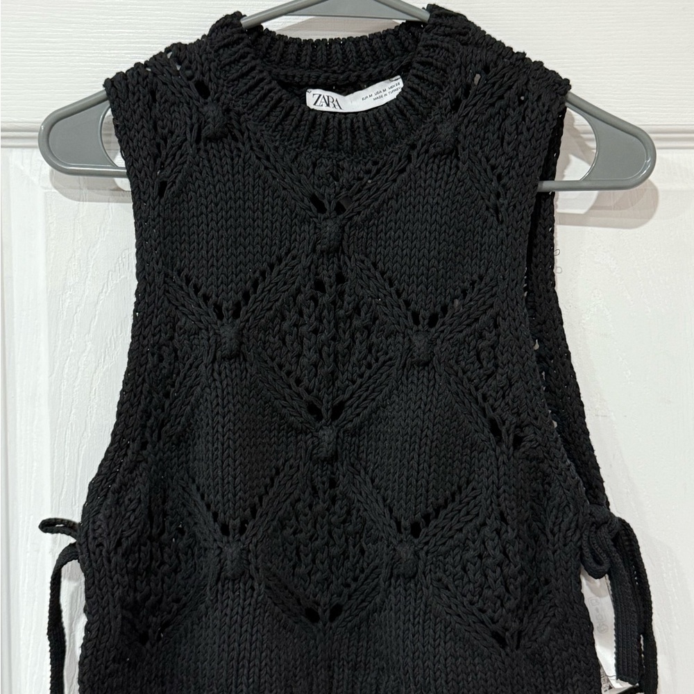 Zara Black Sleeveless Knit Sweater